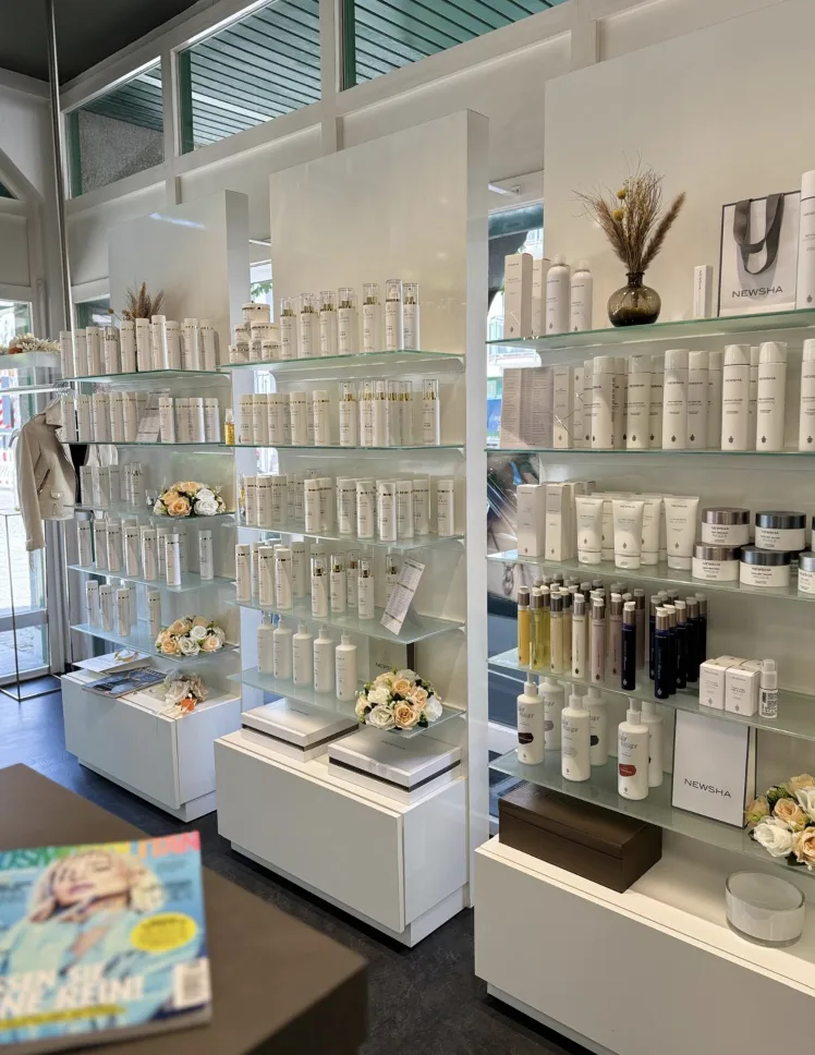 Produktregale – Bejona Natural Hair Studio München Pasing